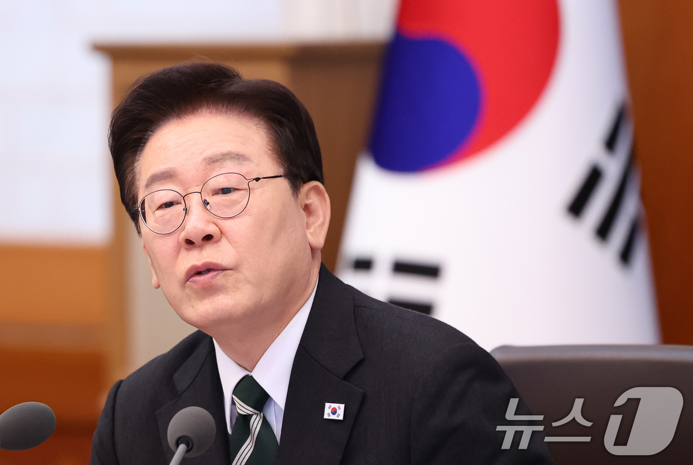 (서울=뉴스1) 허경 기자 = 이재명 대통령이 28일 청와대에서 열린 제18회 국무회의 겸 제6차 비상경제점검회의에서 발언을 하고 있다. 2026.4.28/뉴스1