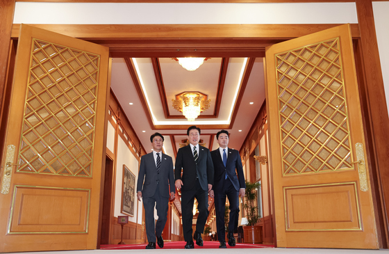 국무회의 참석하는 이재명 대통령