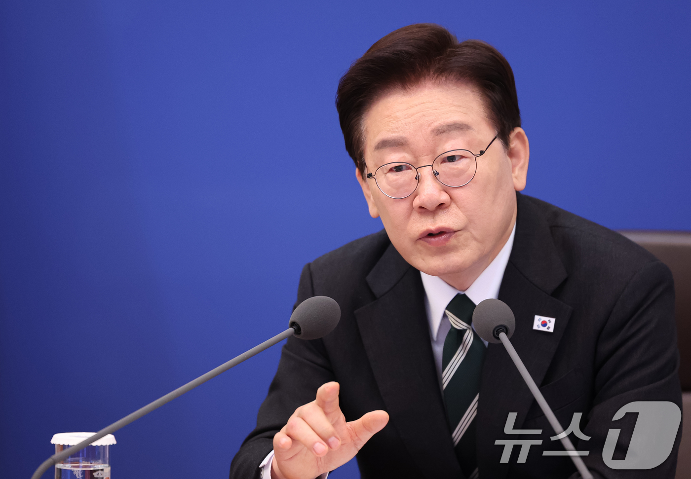 (서울=뉴스1) 허경 기자 = 이재명 대통령이 28일 청와대에서 열린 제18회 국무회의 겸 제6차 비상경제점검회의에서 발언을 하고 있다. 2026.4.28/뉴스1