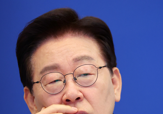 발언 경청하는 이재명 대통령