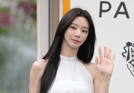 이주빈, 순백의 눈부심