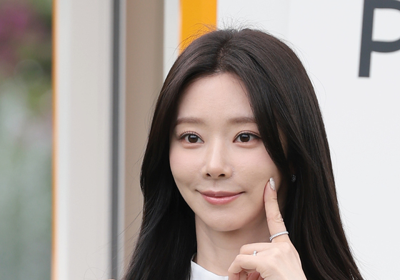 이주빈, 예쁨 묻었네