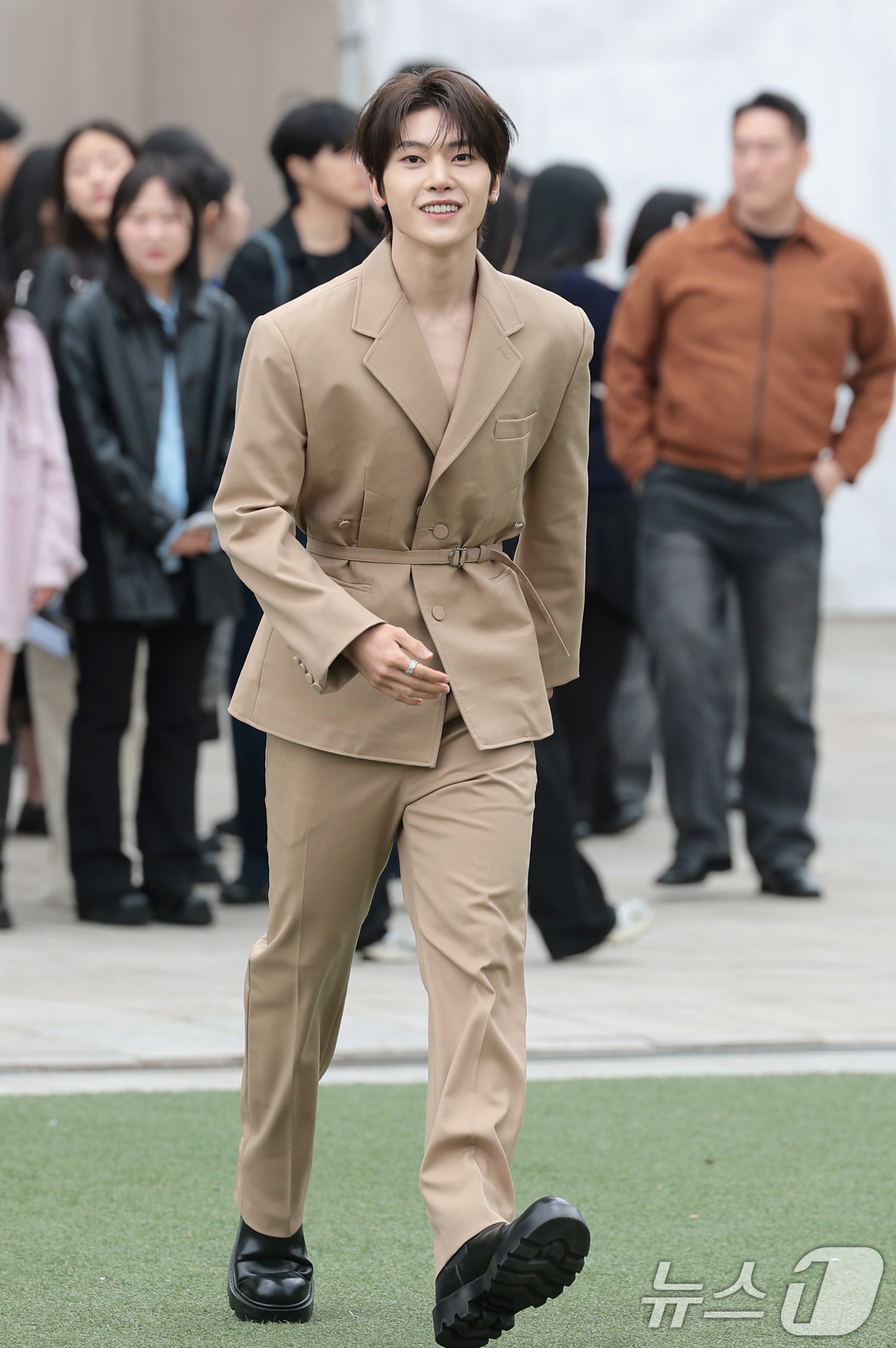 (서울=뉴스1) 권현진 기자 = 제로베이스원 석매튜가 28일 서울 서초구 예술의전당 음악광장에서 열린 아쿠아 디 파르마 팝업 스토어 오픈 행사에 참석하고 있다. 2026.4.28/ …