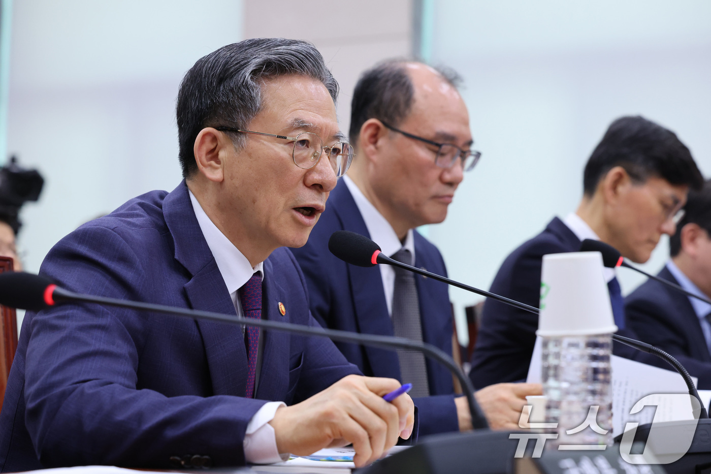 (서울=뉴스1) 신웅수 기자 = 정성호 법무부 장관이 28일 서울 여의도 국회 윤석열정권정치검찰조작기소의혹사건진상규명국정조사특별위원회에서 열린 윤석열 정권 정치검찰 조작기소 의혹 …