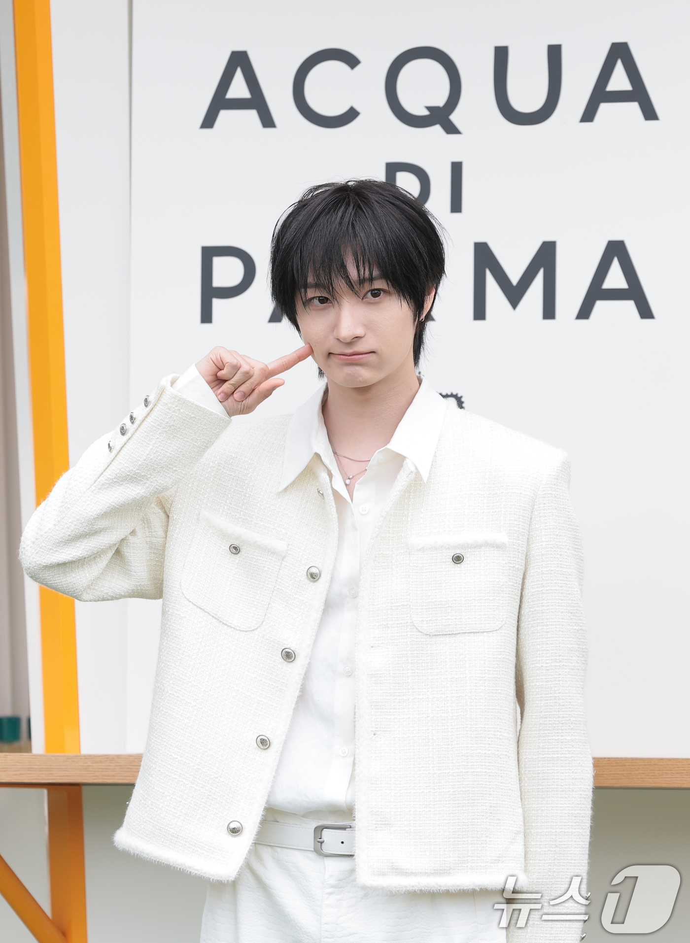 (서울=뉴스1) 권현진 기자 = 킥플립 동화가 28일 서울 서초구 예술의전당 음악광장에서 열린 아쿠아 디 파르마 팝업 스토어 오픈 행사에 참석해 포즈를 취하고 있다. 2026.4. …