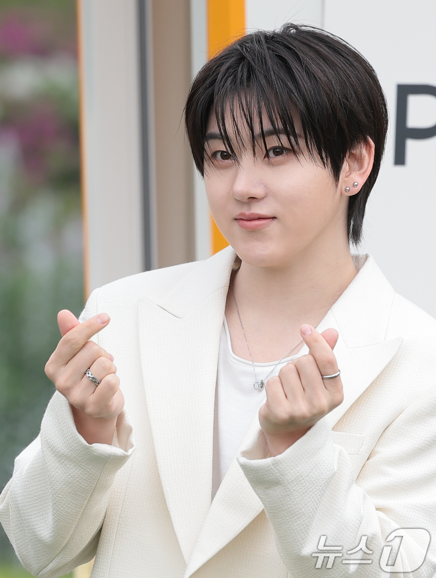 (서울=뉴스1) 권현진 기자 = 킥플립 계훈이 28일 서울 서초구 예술의전당 음악광장에서 열린 아쿠아 디 파르마 팝업 스토어 오픈 행사에 참석해 포즈를 취하고 있다. 2026.4. …