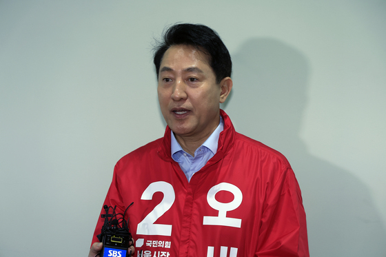 결의대회 참석 후 인터뷰하는 오세훈 후보