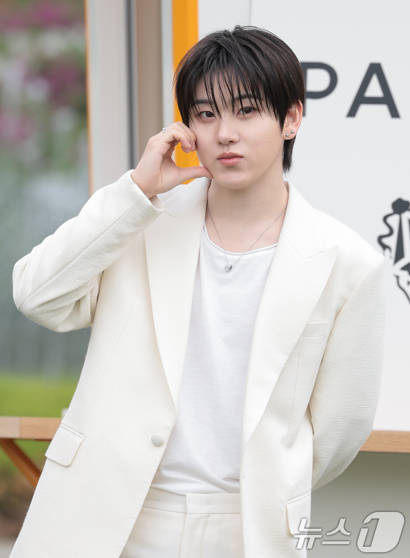 (서울=뉴스1) 권현진 기자 = 킥플립 계훈이 28일 서울 서초구 예술의전당 음악광장에서 열린 아쿠아 디 파르마 팝업 스토어 오픈 행사에 참석해 포즈를 취하고 있다. 2026.4. …