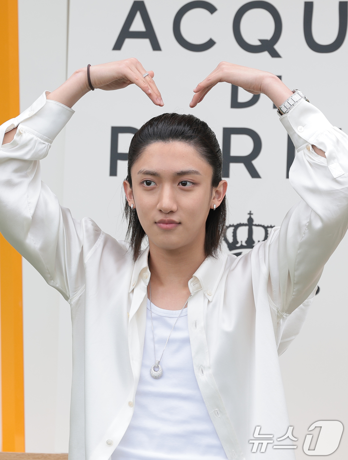 (서울=뉴스1) 권현진 기자 = 롱샷의 우진이 28일 서울 서초구 예술의전당 음악광장에서 열린 아쿠아 디 파르마 팝업 스토어 오픈 행사에 참석하고 있다. 2026.4.28/뉴스1