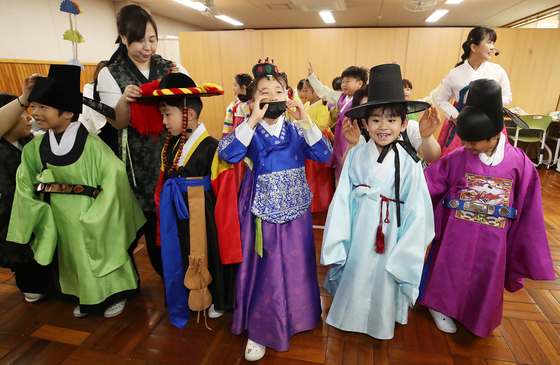 '우리 전통의상 좋아요'