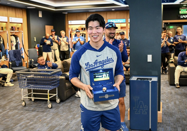마침내 월드시리즈 우승 반지 받은 김혜성 "다저스 내 최고의 선택"