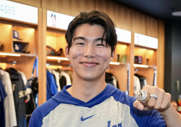 월드시리즈 우승 반지 받은 김혜성 "다저스는 인생 최고의 선택"