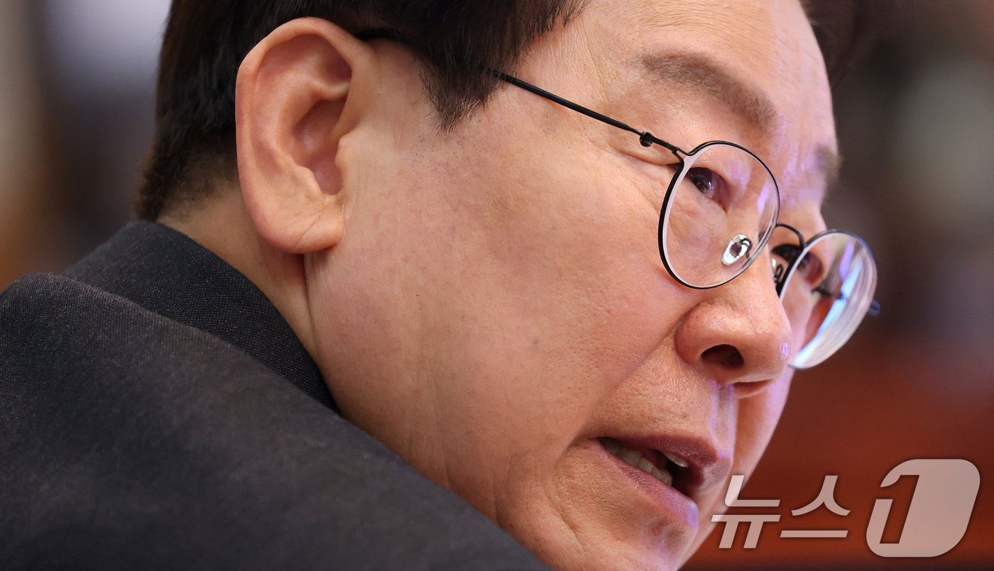 (서울=뉴스1) 허경 기자 = 이재명 대통령이 28일 청와대에서 열린 제18회 국무회의 겸 제6차 비상경제점검회의에서 발언하고 있다. 2026.4.28/뉴스1