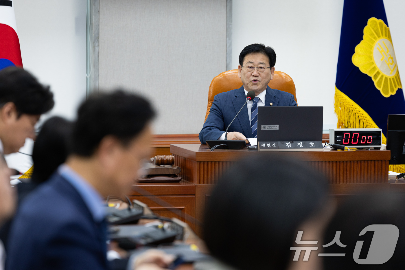 (서울=뉴스1) 유승관 기자 = 김정호 신임 국회 기후위기특별위원장이 28일 서울 여의도 국회에서 열린 제434회 국회(임시회) 기후위기특별위원회 제11차 전체회의에서 위원장 선임 …