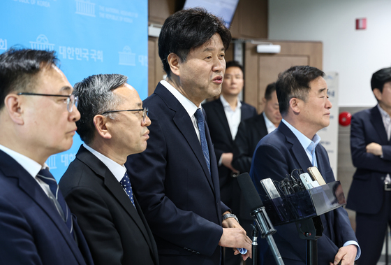 공천배제 '李측근' 김용 "당 승리 위해 뛰겠다…정치 계속"(종합)