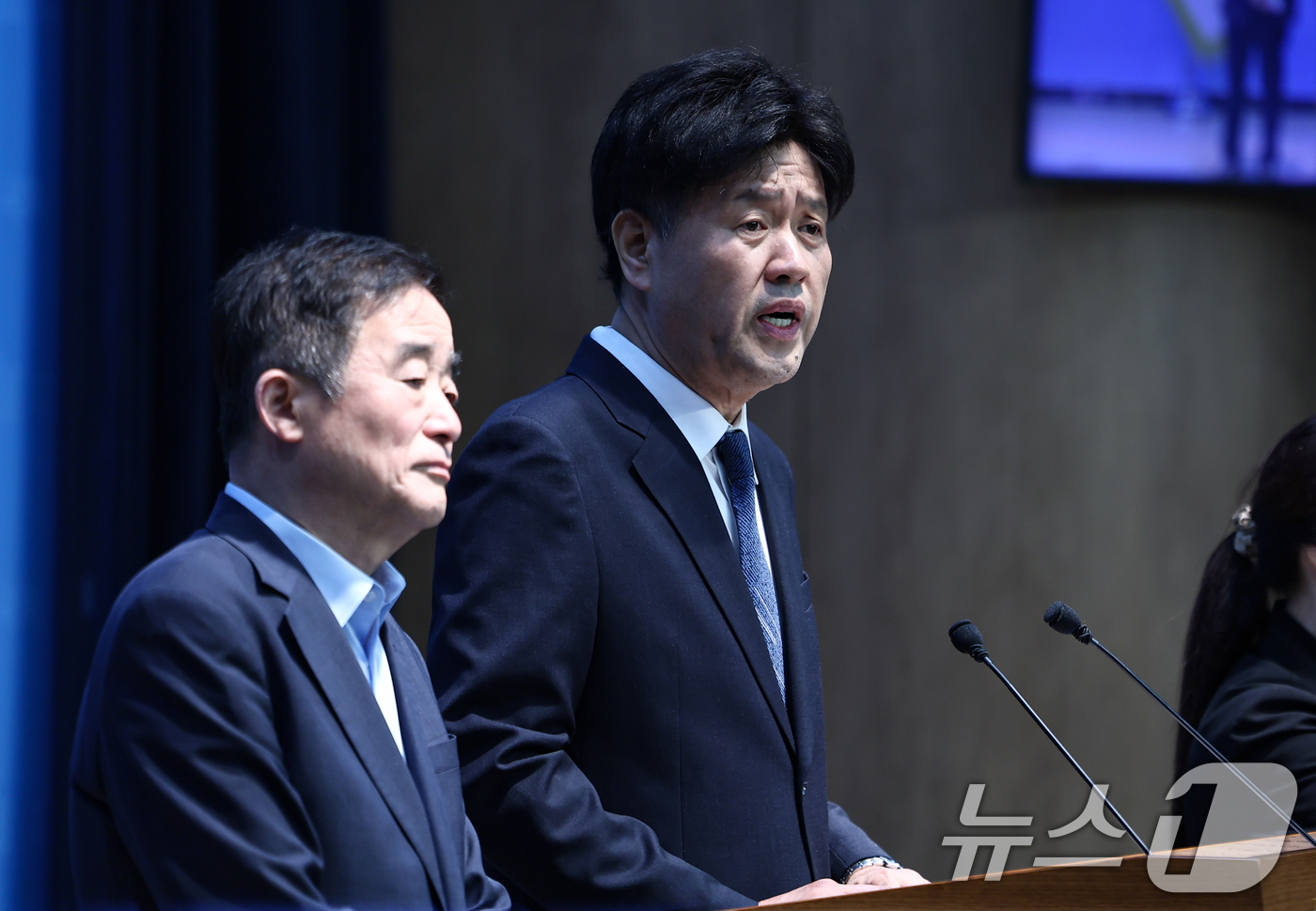 (서울=뉴스1) 김도우 기자 = 김용 전 민주연구원 부원장이 28일 서울 여의도 국회 소통관에서 공천 관련 입장을 밝히고 있다. 2026.4.28/뉴스1