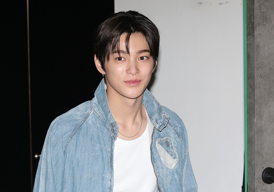 코르티스 건호, 왕자님 비주얼로 성수동 나들이