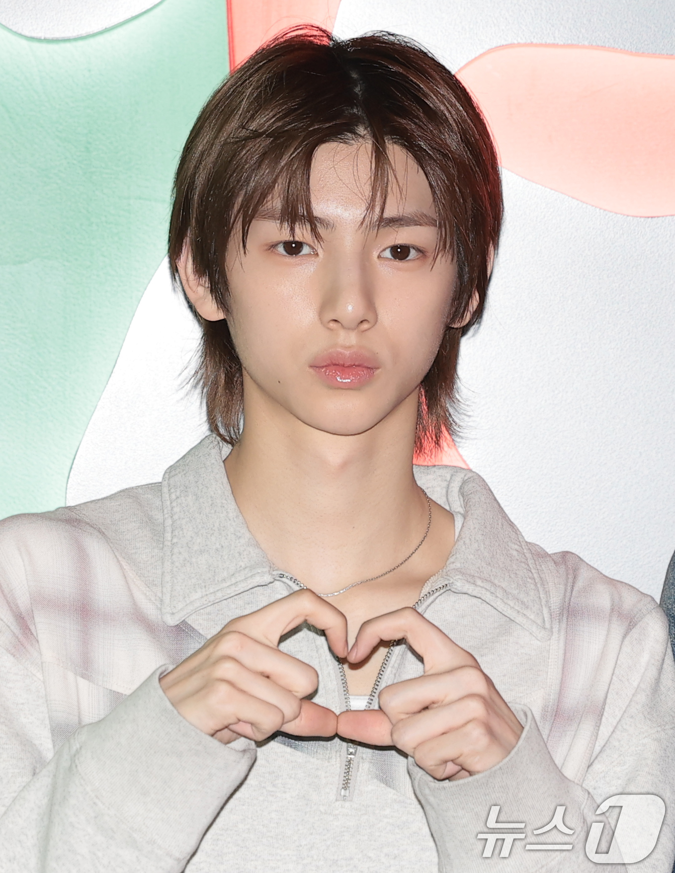 (서울=뉴스1) 권현진 기자 = 그룹 코르티스(CORTIS) 주훈이 28일 오후 서울 성동구 AE 성수에서 열린 숙박 공유 플랫폼 에어비앤비 체험 론칭 기념 행사에 참석해 포즈를 …