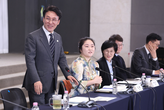 金총리 "청년 정책 체감도, 가장 낮아…현실적 사업 발굴·추진"(종합)