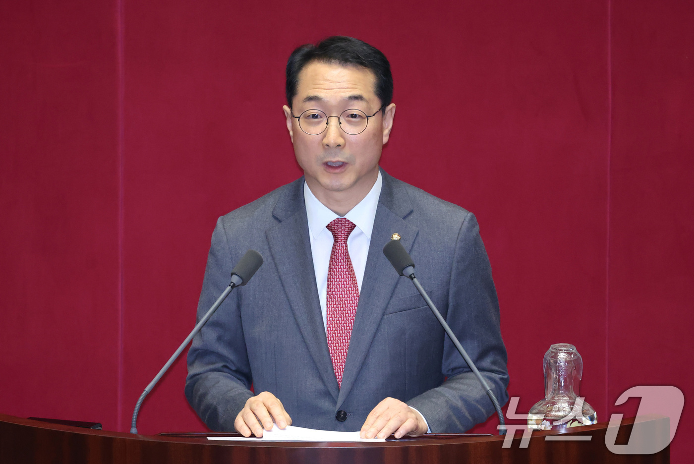 (서울=뉴스1) 신웅수 기자 = 김건 국민의힘 의원이 28일 서울 여의도 국회에서 열린 제434회국회(임시회) 제8차 본회의에서 자유 발언을 하고 있다. 2026.4.28/뉴스1