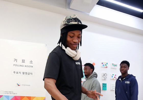 한국에서 '생애 첫 투표' 체험