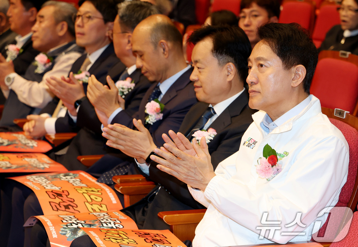 (서울=뉴스1) 이광호 기자 = 오세훈 국민의힘 서울시장 후보가 28일 오후 서울 영등포아트홀에서 열린 한국노총 서울지역본부 제136주년 세계노동절 기념식 및 서울지역 노동문화제에 …