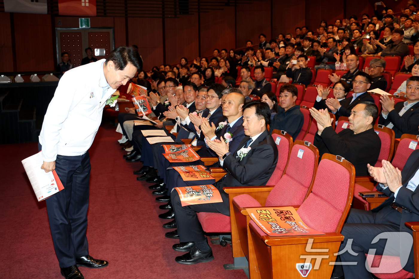 (서울=뉴스1) 이광호 기자 = 오세훈 국민의힘 서울시장 후보가 28일 오후 서울 영등포아트홀에서 열린 한국노총 서울지역본부 제136주년 세계노동절 기념식 및 서울지역 노동문화제에 …