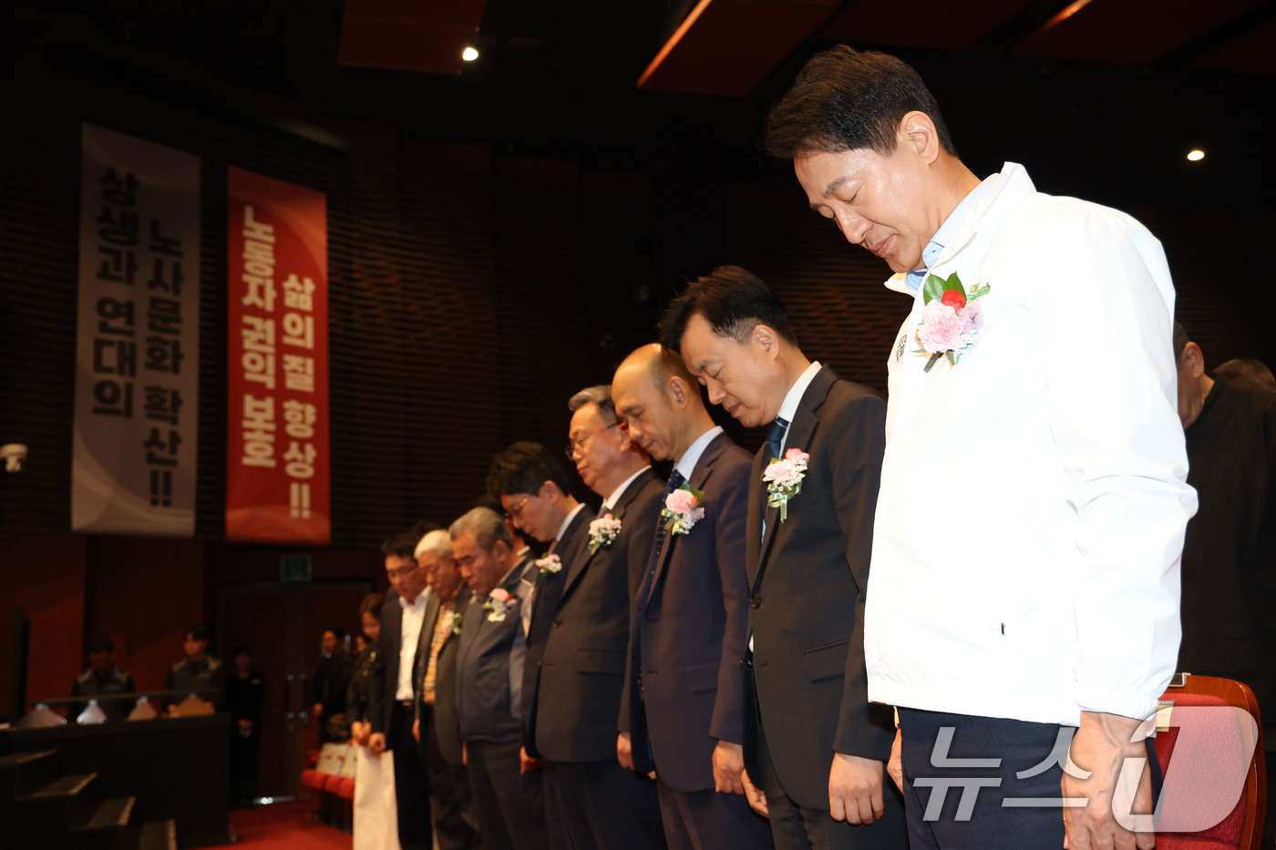 (서울=뉴스1) 이광호 기자 = 오세훈 국민의힘 서울시장 후보가 28일 오후 서울 영등포아트홀에서 열린 한국노총 서울지역본부 제136주년 세계노동절 기념식 및 서울지역 노동문화제에 …