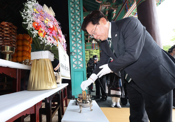 분향하는 이재명 대통령