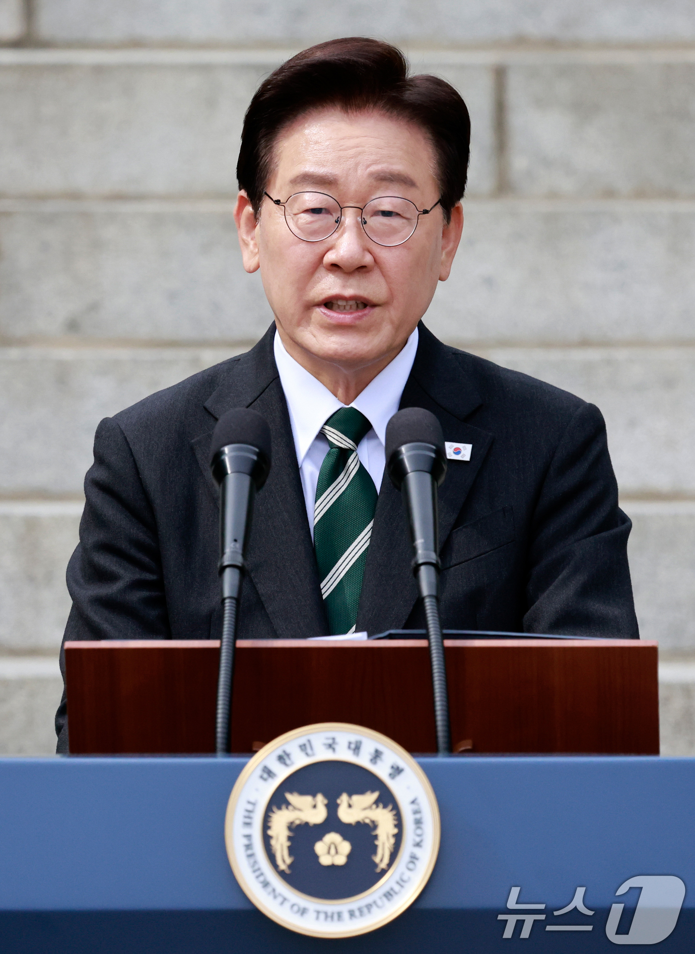 (아산=뉴스1) 이재명 기자 = 이재명 대통령이 28일 충남 아산시 현충사에서 열린 충무공 탄신 제481주년 기념행사에서 축사하고 있다. 2026.4.28/뉴스1