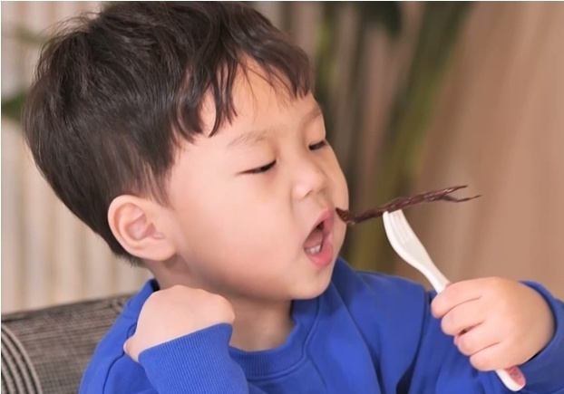 '슈돌' 정우, 김종민도 놀란 '까나리 먹방'…폭풍 흡입