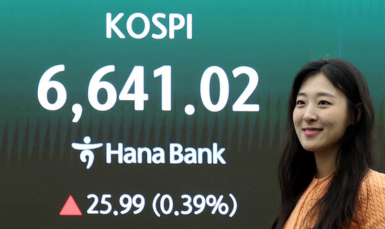 코스피 6641 마감...이틀 연속 최고치 경신