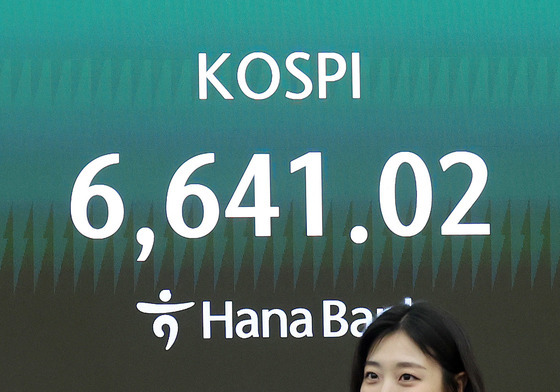코스피 6641 마감...이틀 연속 최고치 경신