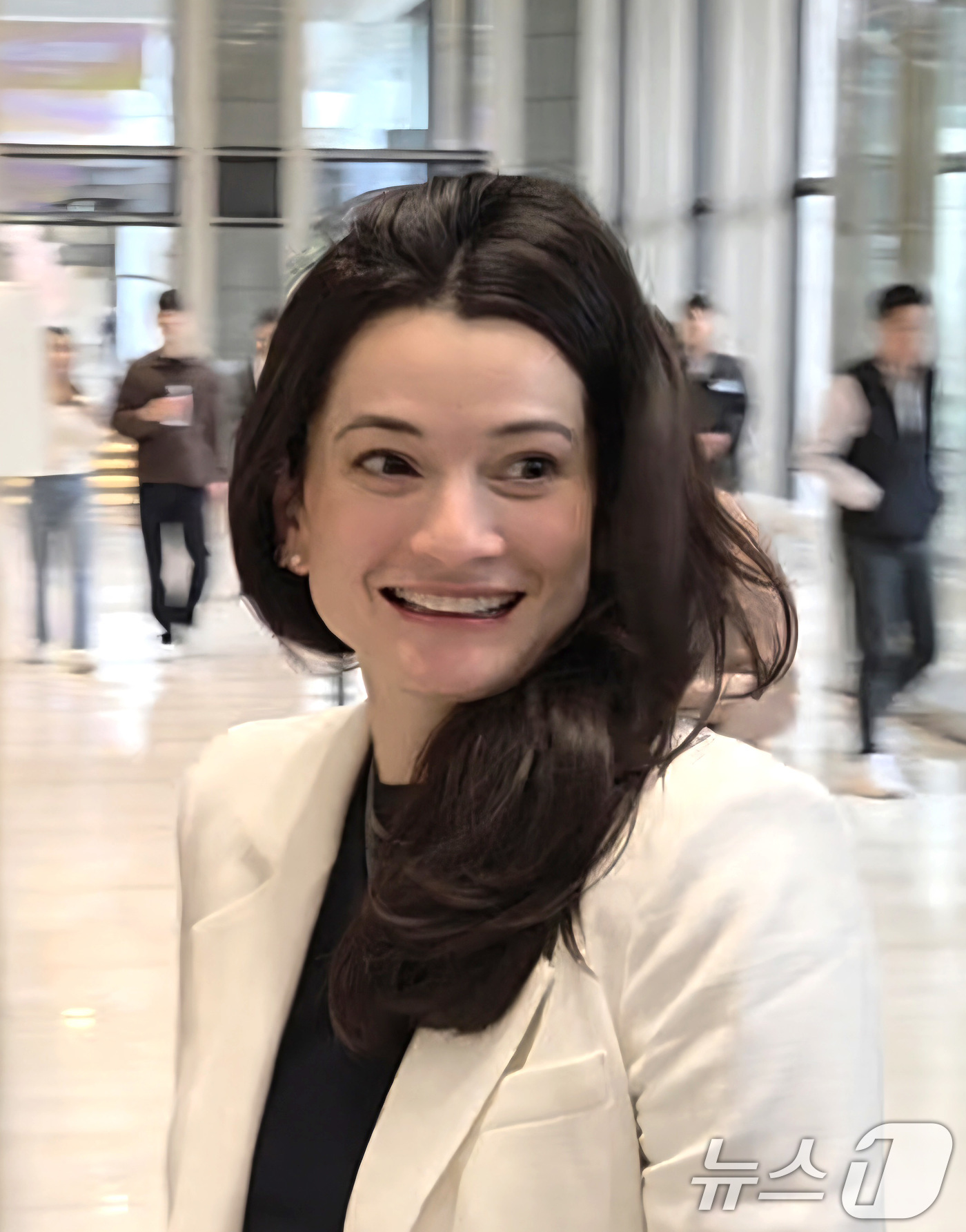 (서울=뉴스1) 황진중 기자 = 매디슨 황 엔비디아 옴니버스·로보틱스 제품 마케팅 수석 이사가 28일 류재철 LG전자 최고경영자(CEO)를 만나기 위해 서울 여의도 LG트윈타워를 …