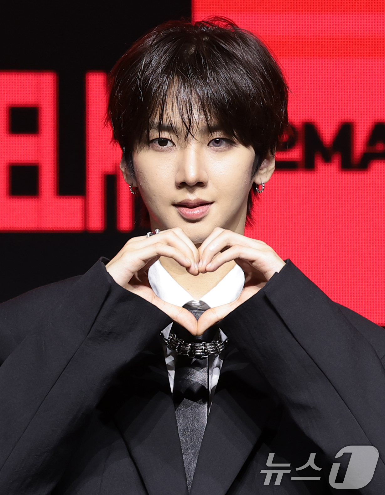 (서울=뉴스1) 권현진 기자 = 그룹 82메이저(82MAJOR)의 남성모가 28일 서울 서대문구 예스24 원더로크홀에서 가진 미니 5집 'FEELM'(필름) 발매 쇼케이스에서 포즈 …