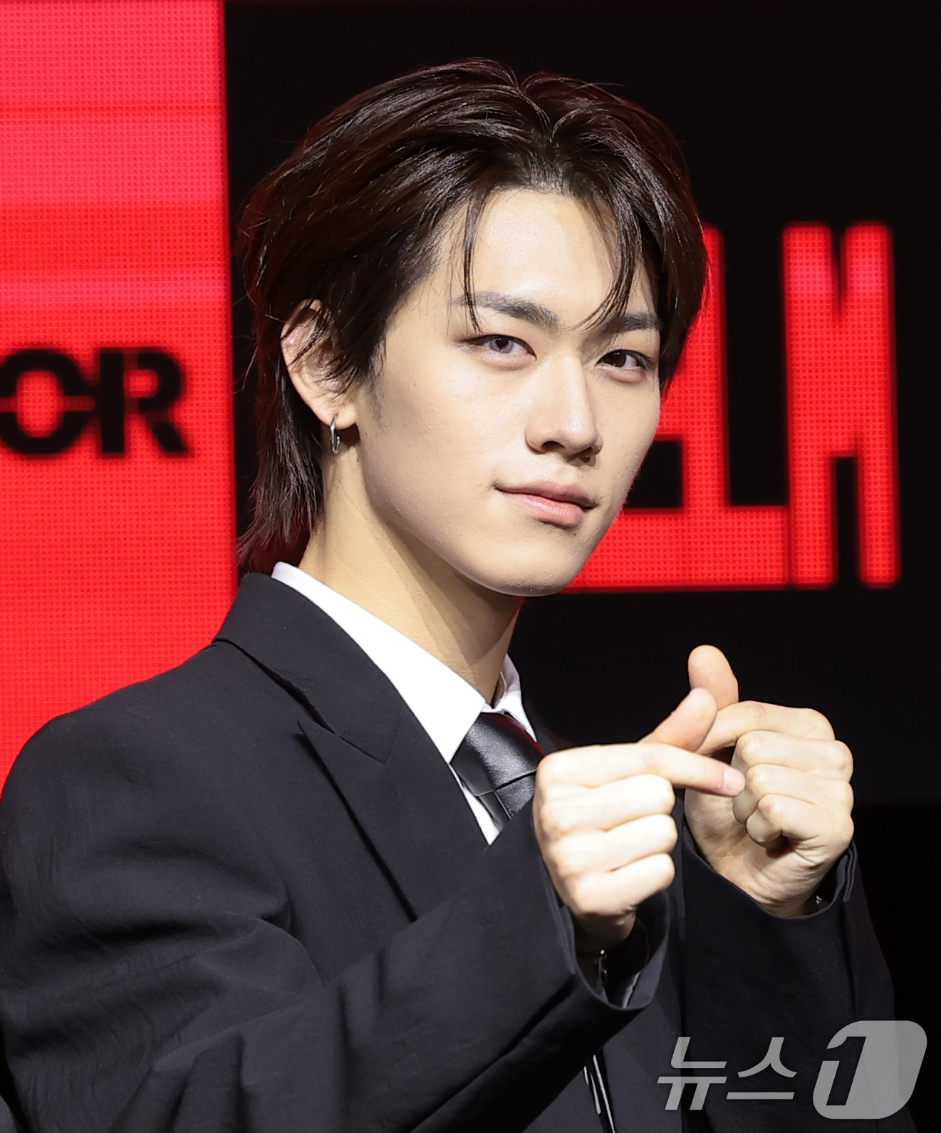 (서울=뉴스1) 권현진 기자 = 그룹 82메이저(82MAJOR)의 박석준이 28일 서울 서대문구 예스24 원더로크홀에서 가진 미니 5집 'FEELM'(필름) 발매 쇼케이스에서 포즈 …