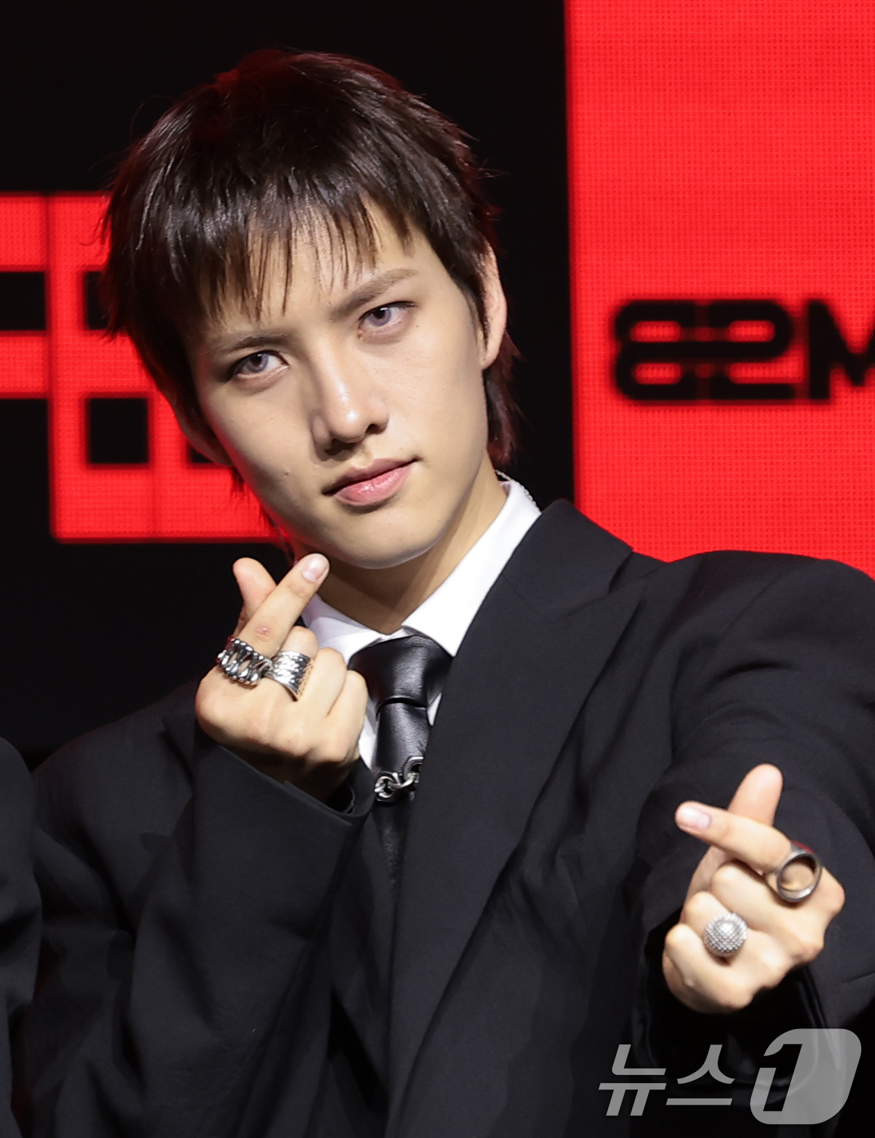 (서울=뉴스1) 권현진 기자 = 그룹 82메이저(82MAJOR)의 조성일이 28일 서울 서대문구 예스24 원더로크홀에서 가진 미니 5집 'FEELM'(필름) 발매 쇼케이스에서 포즈 …