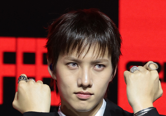 조성일, 강렬한 눈빛