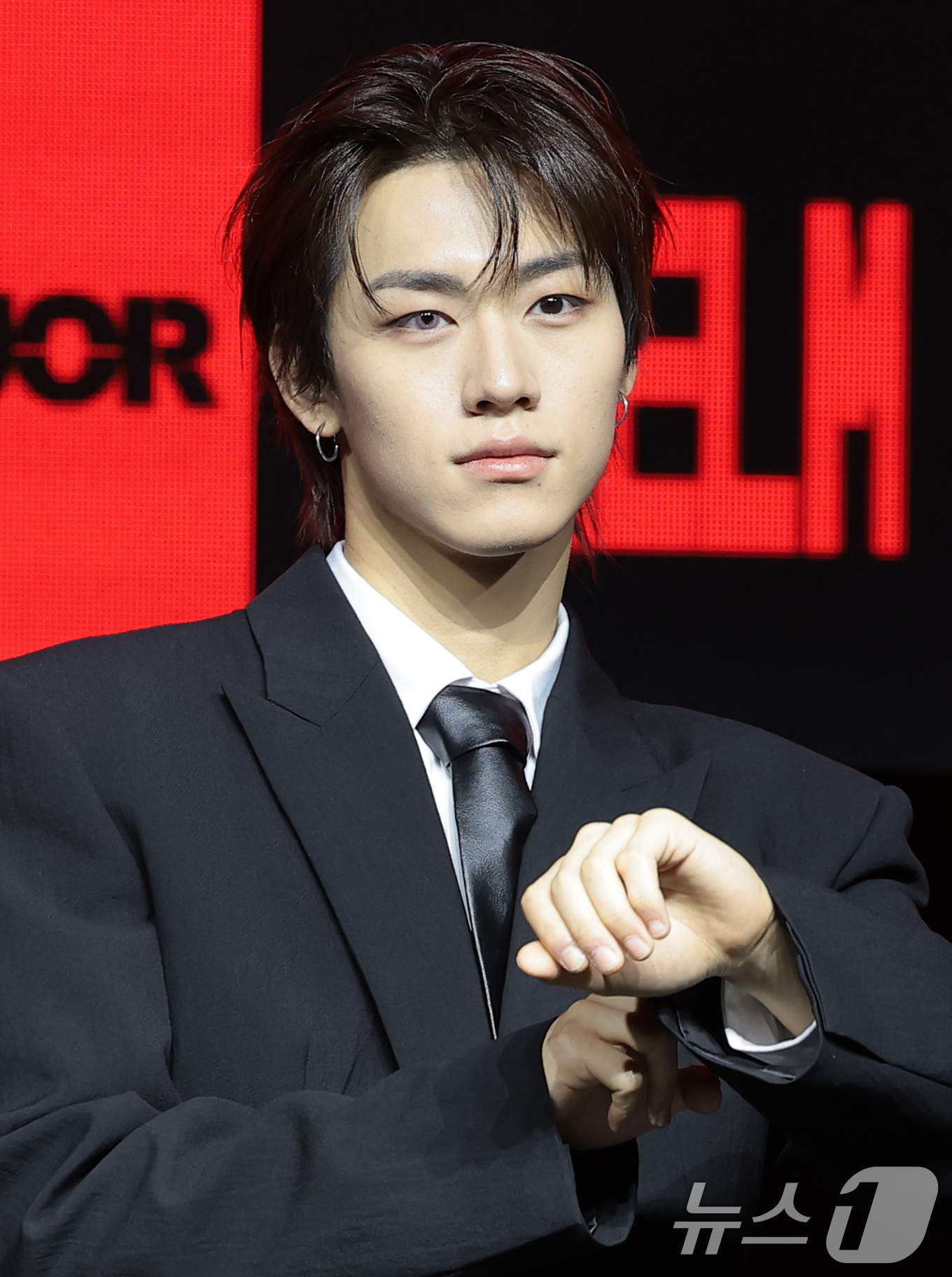 (서울=뉴스1) 권현진 기자 = 그룹 82메이저(82MAJOR)의 박석준이 28일 서울 서대문구 예스24 원더로크홀에서 가진 미니 5집 'FEELM'(필름) 발매 쇼케이스에서 포즈 …