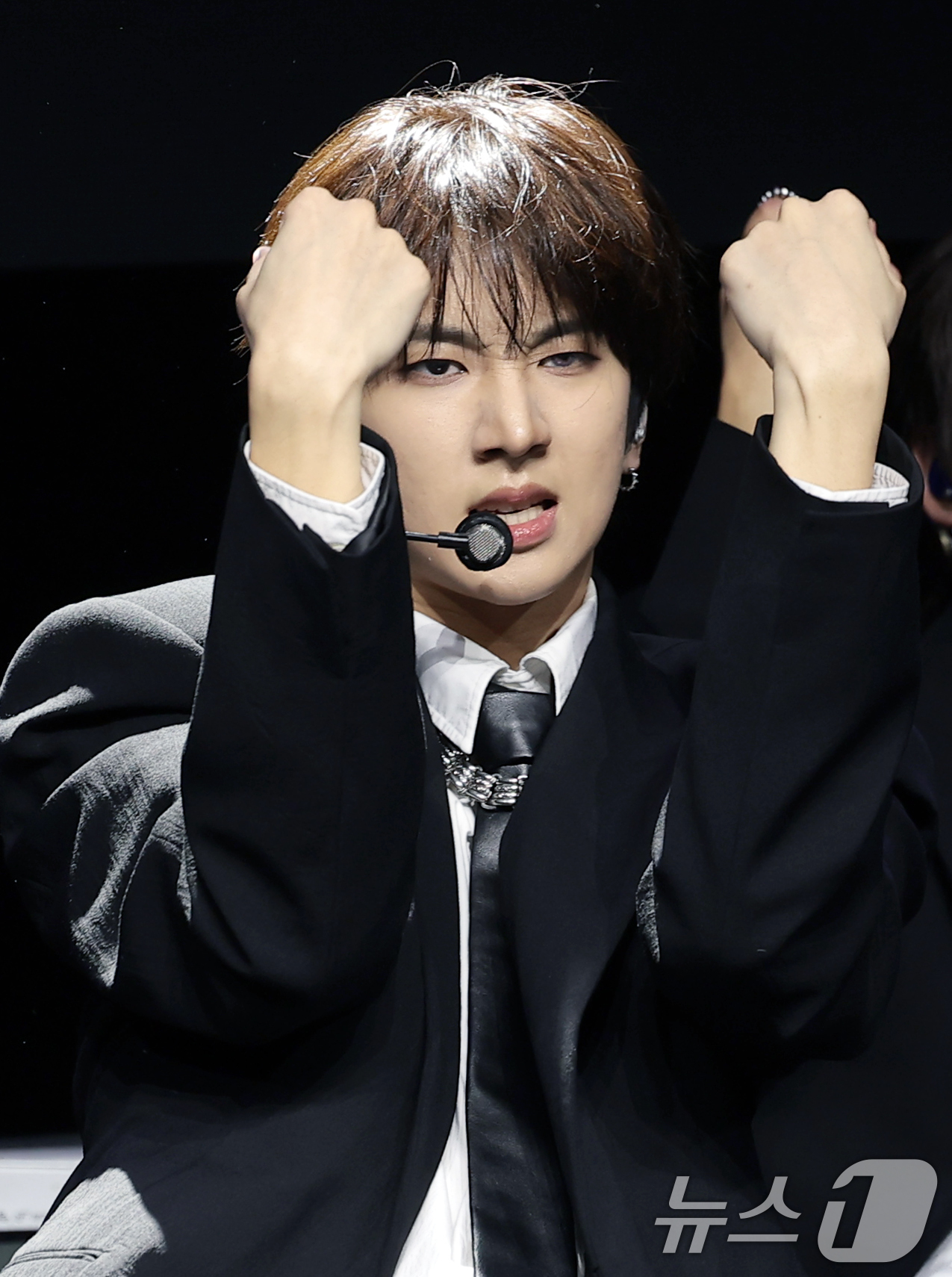 (서울=뉴스1) 권현진 기자 = 그룹 82메이저(82MAJOR)의 윤예찬, 김도균, 남성모, 박석준, 황성빈, 조성일이 28일 서울 서대문구 예스24 원더로크홀에서 가진 미니 5집 …