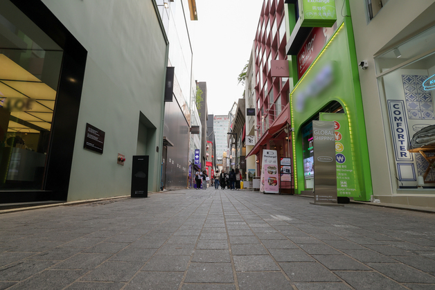 경제심리지수 하락, 한산한 명동거리