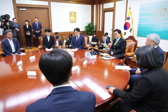 개헌 추진위한 제정당 연석회의 발언하는 우원식 의장