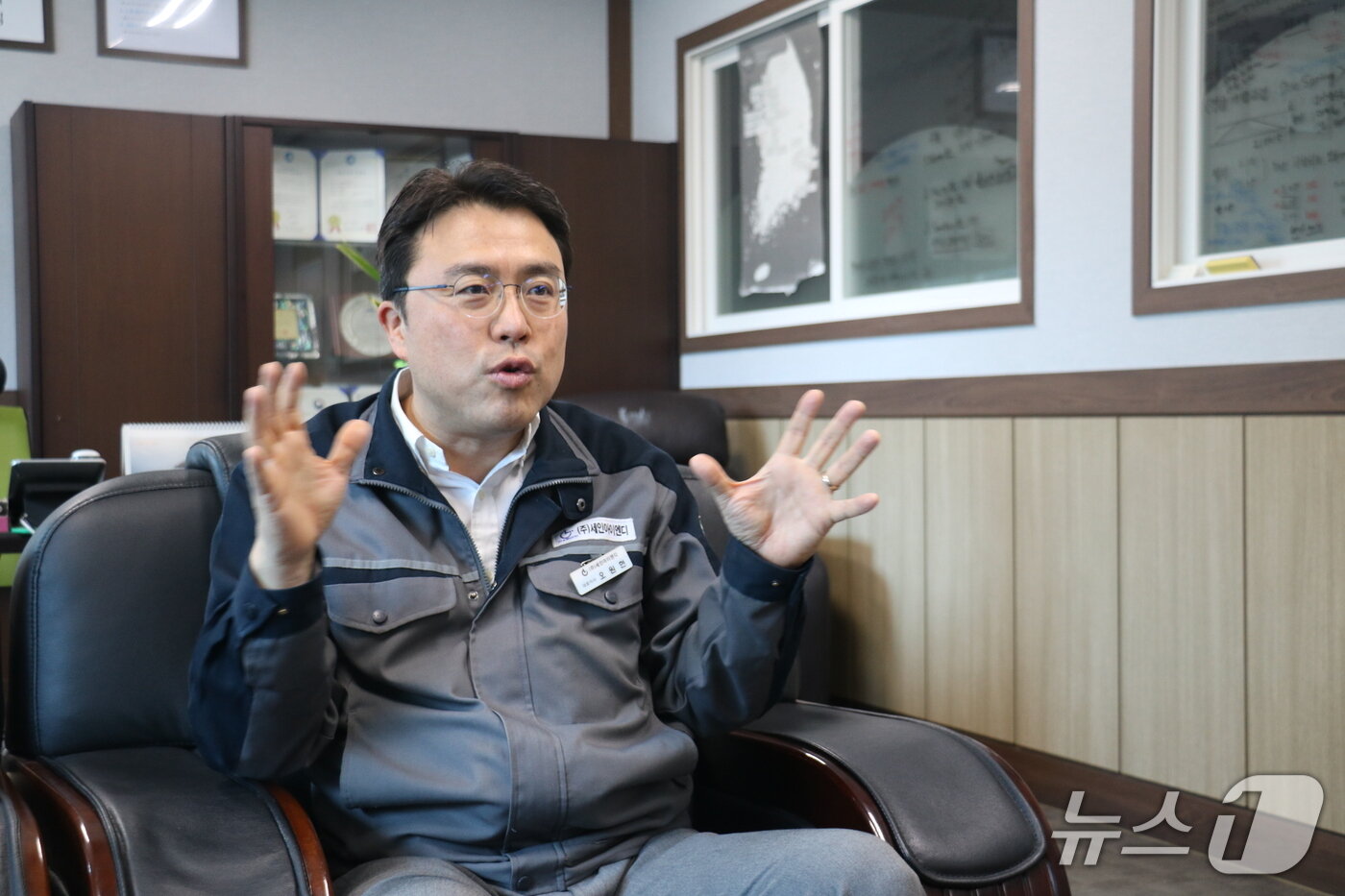 본문 이미지 -  인천 남동국가산업단지에서 ㈜세인아이엔디를 운영하는 오원현 대표(유준상기자/뉴스1)