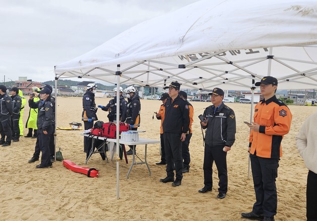 속초해경, 청호해변서 해경·소방 합동 구조훈련