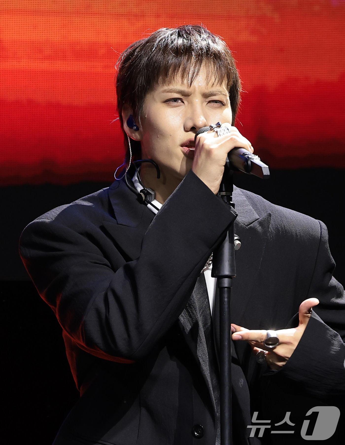 (서울=뉴스1) 권현진 기자 = 그룹 82메이저(82MAJOR)의 조성일이 28일 서울 서대문구 예스24 원더로크홀에서 가진 미니 5집 'FEELM'(필름) 발매 쇼케이스에서 수록 …