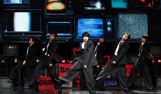 컴백 무대 선보이는 82메이저