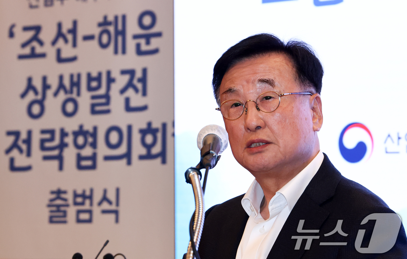 (서울=뉴스1) 최지환 기자 = 박정석 한국해운협회 회장이 28일 서울 중구 롯데호텔에서 열린 조선·해운 상생발전 전략협의회 출범식에서 개회사를 하고 있다. 2026.4.28/뉴스 …