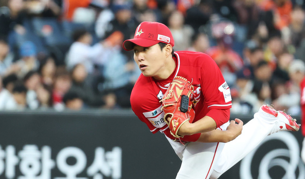 SSG, 갈 길 바쁜 LG 제압…최민준 6회 1사까지 노히트 호투