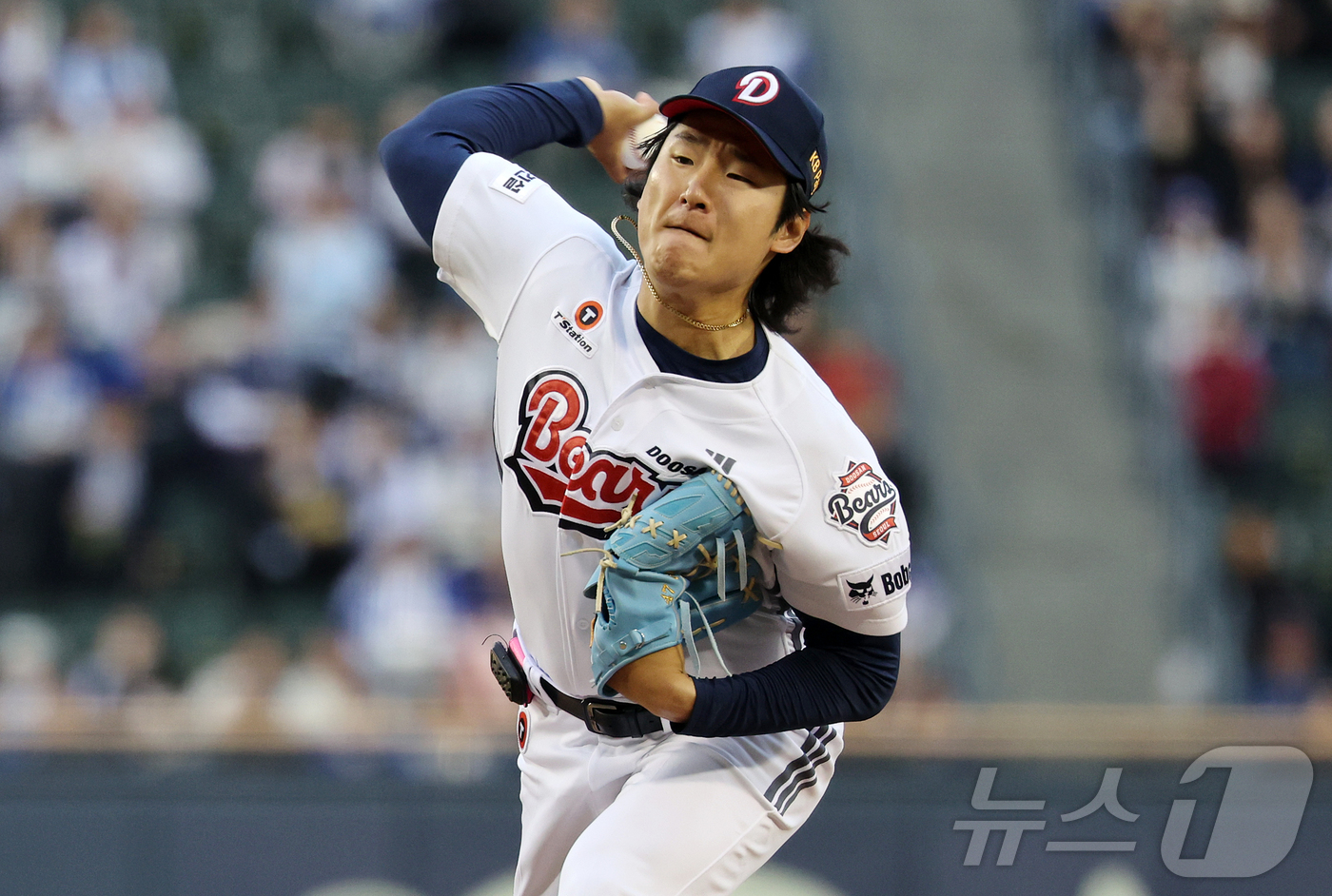(서울=뉴스1) 김진환 기자 = 28일 서울 송파구 잠실야구장에서 열린 '2026 신한 SOL KBO리그' 삼성 라이온즈와 두산 베어스의 경기, 두산 선발 곽빈이 1회초 등판해 힘 …