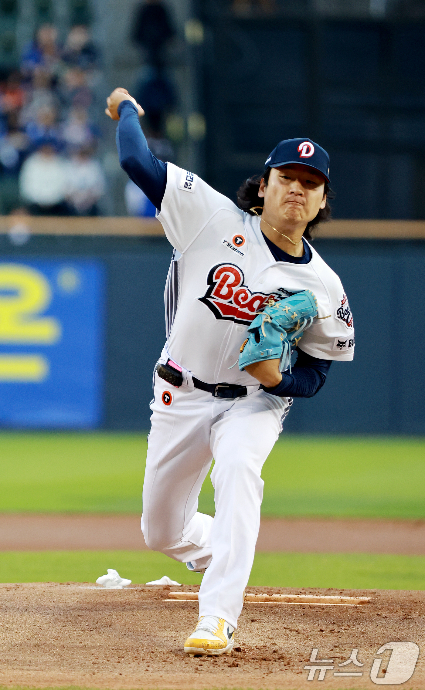 (서울=뉴스1) 이호윤 기자 = 28일 서울 송파구 잠실야구장에서 열린 '2026 신한 SOL KBO리그' 삼성 라이온즈와 두산 베어스의 경기, 두산 선발 곽빈이 1회초 등판해 힘 …